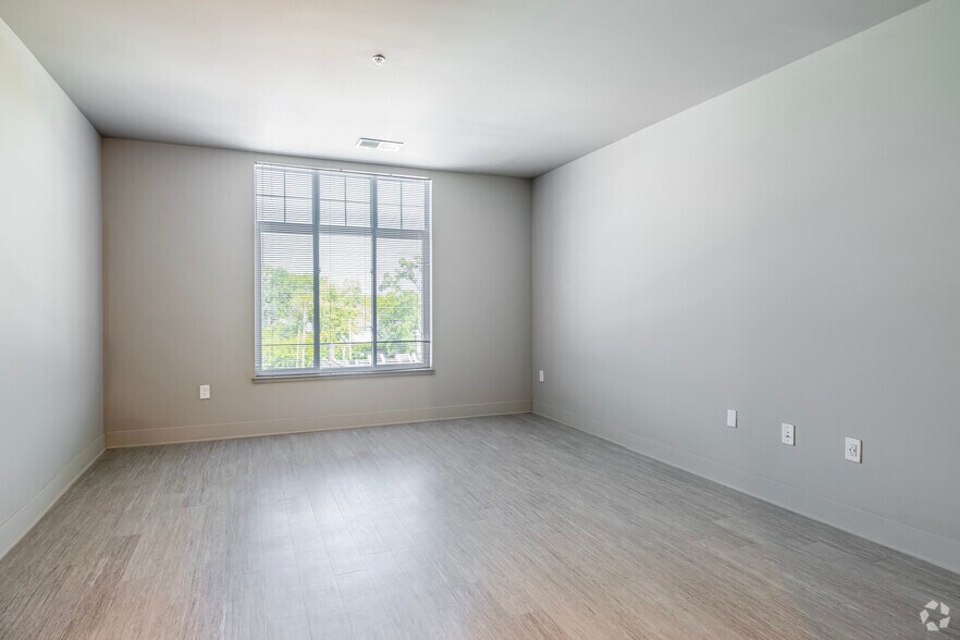 More Photos Of 2010-2024 E Michigan Ave, Lansing Apartments For Sale