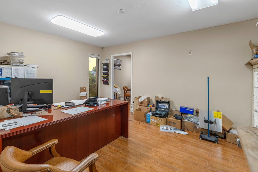 More Photos Of 2559 Fowler St, Fort Myers Unknown For Lease