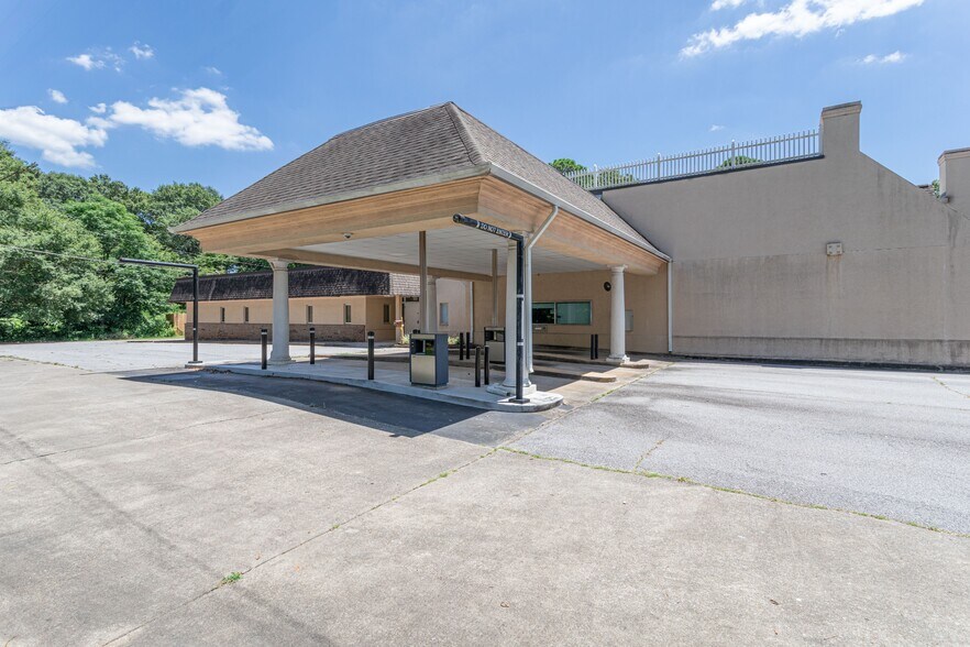 More Photos Of 675 N Jeff Davis Dr, Fayetteville Bank For Sale