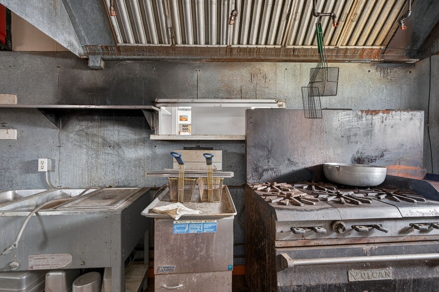 More Photos Of 800 S US 301, Sumterville Restaurant For Sale