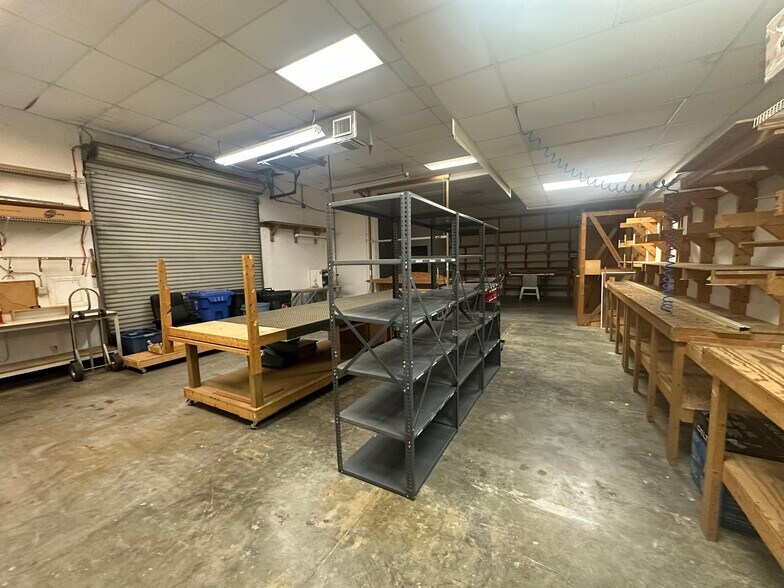 More Photos Of 105 N Falkenburg Rd, Tampa Manufacturing For Lease