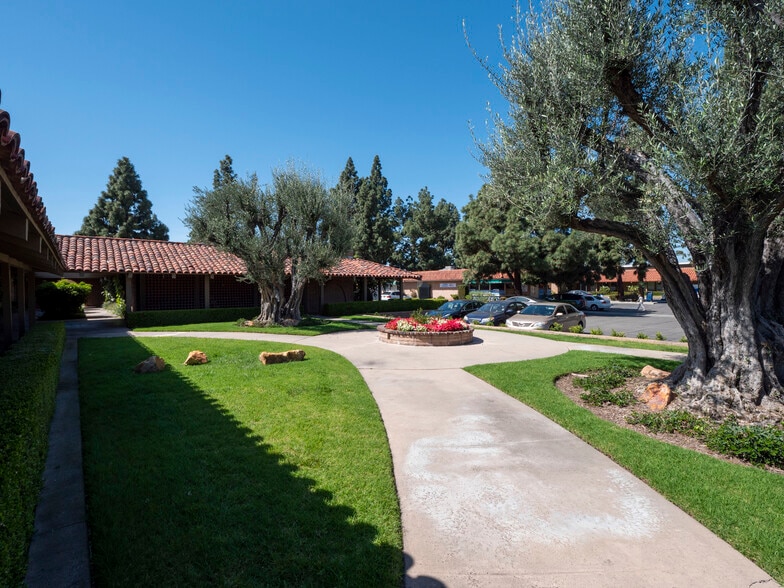 More Photos Of 13420 Newport Ave, Tustin Medical For Lease