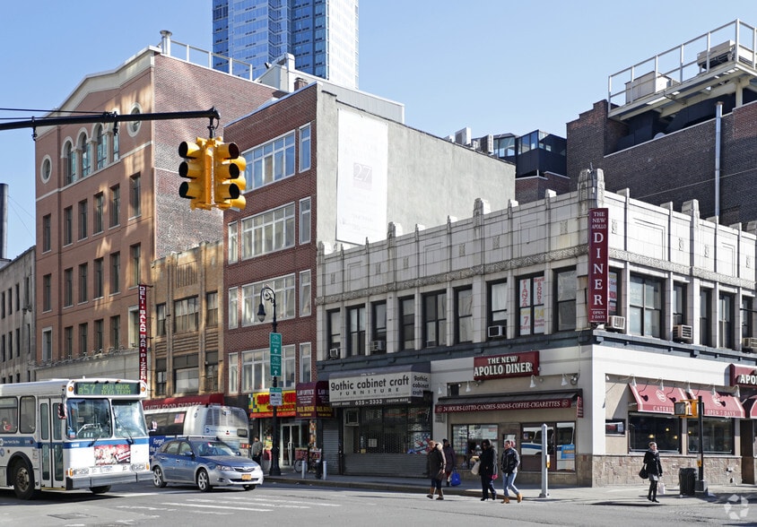 More Photos Of 27 Smith St, Brooklyn Office For Lease