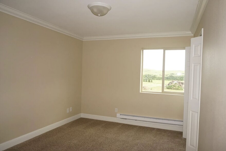 More Photos Of 1005 Main St, Gladstone Apartments For Sale