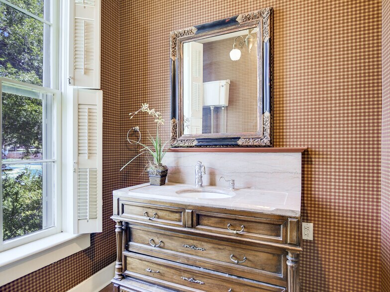 More Photos Of 1008 West Ave, Austin Unknown For Lease