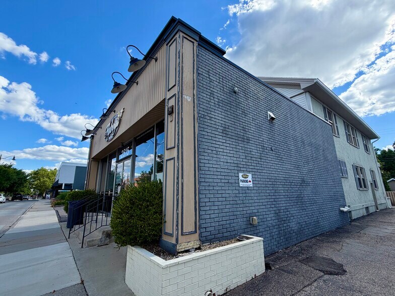 More Photos Of 2515 Far Hills Ave, Oakwood Restaurant For Lease
