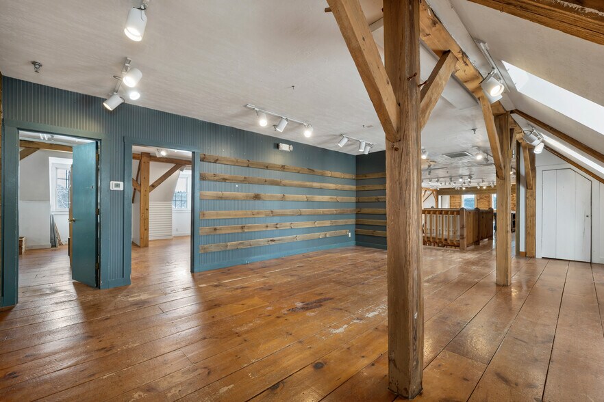 More Photos Of 312 Daniel Webster Hwy, Meredith Hotel For Lease