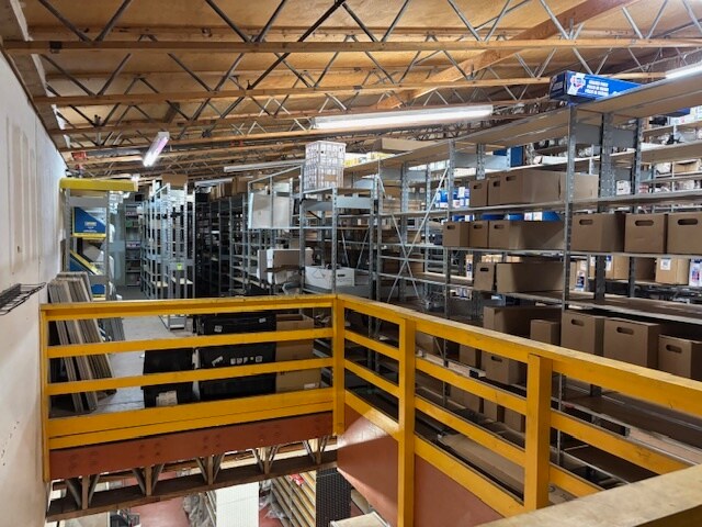 More Photos Of 2120 E Powell Blvd, Gresham General Retail For Sale