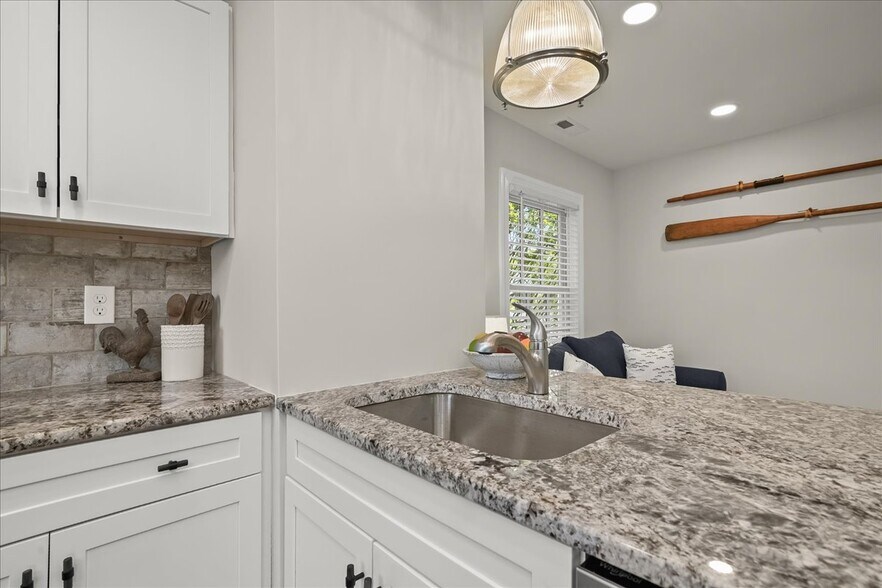 More Photos Of 140 S Washington St, Easton Specialty For Sale