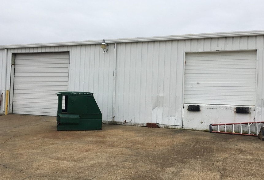 More Photos Of 731 E Brooks Rd, Memphis Warehouse For Lease