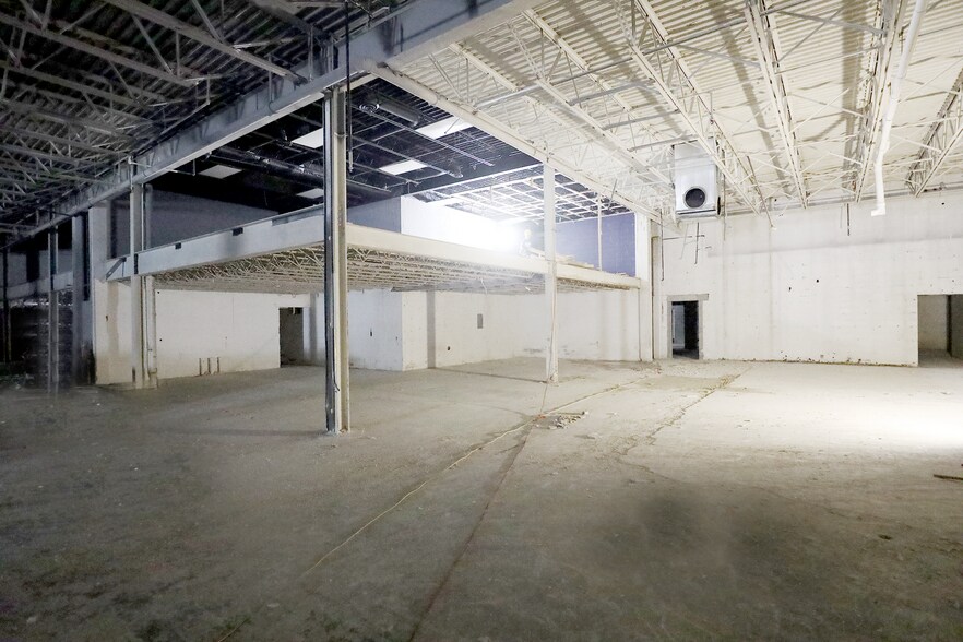 More Photos Of 1700-1730 Brittain Rd, Akron Freestanding For Lease