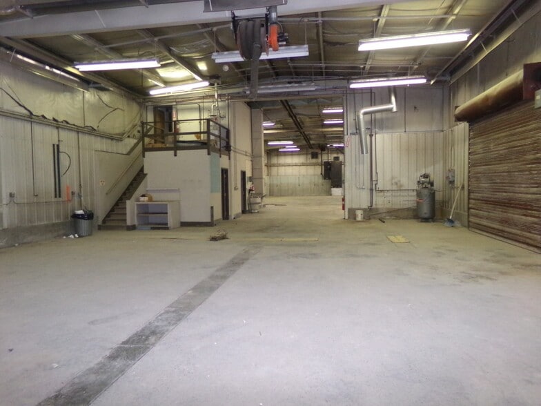 More Photos Of 1616 W 2nd St, Rock Springs Industrial For Lease