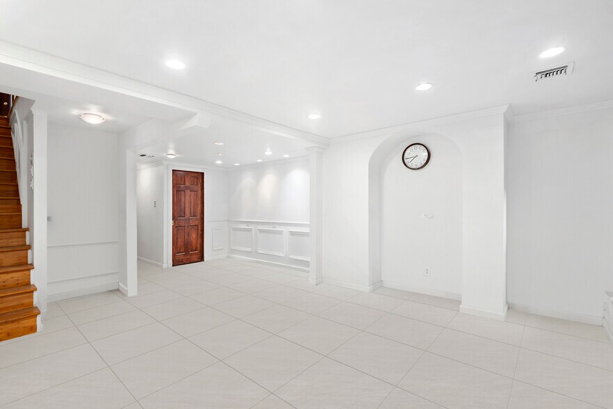 More Photos Of 124 E 36th St, New York Specialty For Sale