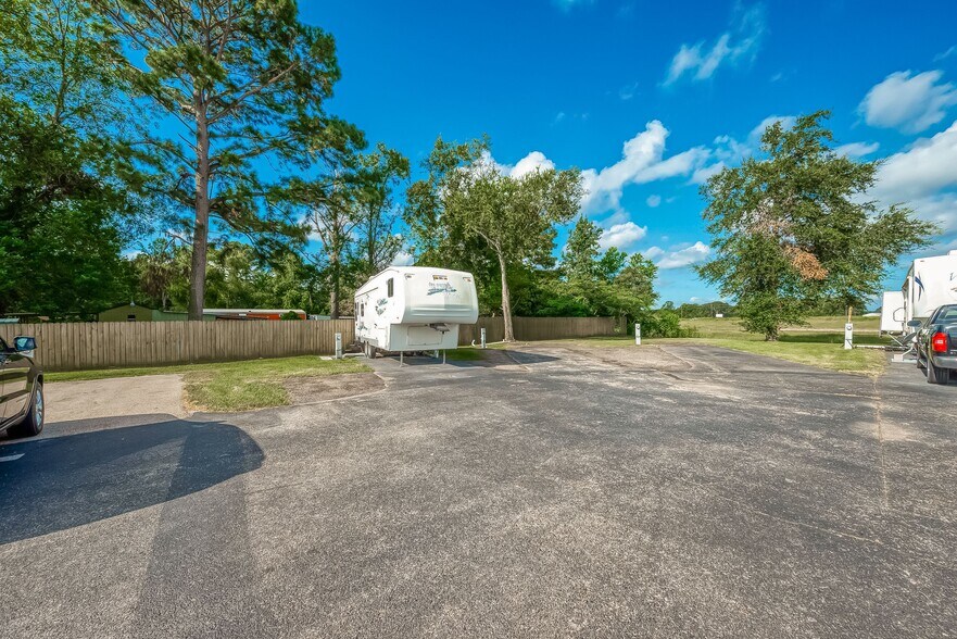 More Photos Of 16181 Lindstrom Rd, Crosby Trailer Camper Park For Sale
