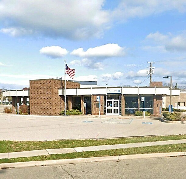 Primary Photo Of 1657 Garfield St, Port Huron Bank For Sale