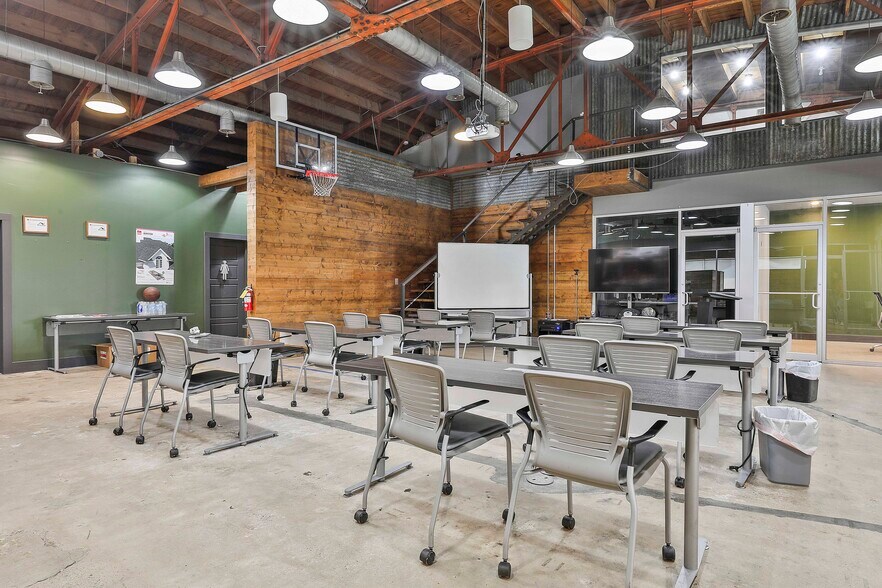 Primary Photo Of 147 Jackson St, Newnan Freestanding For Lease