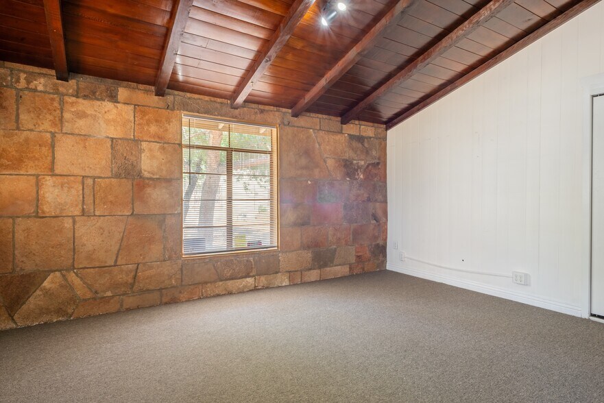 More Photos Of 509 S 6th St, Las Vegas Office For Lease
