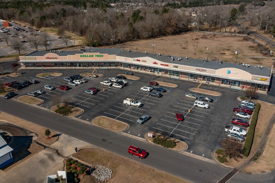 More Photos Of 5550 McFarland Blvd, Northport General Retail For Lease