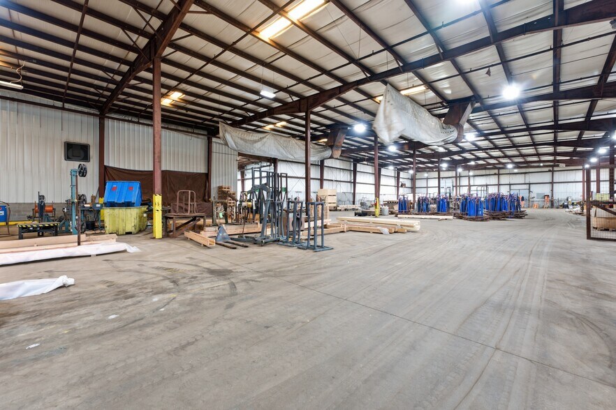 More Photos Of 7 First St, Palmer Warehouse For Lease