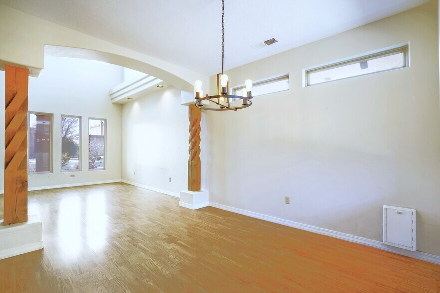 More Photos Of 4316 Beresford Ln Nw, Albuquerque Flex For Sale
