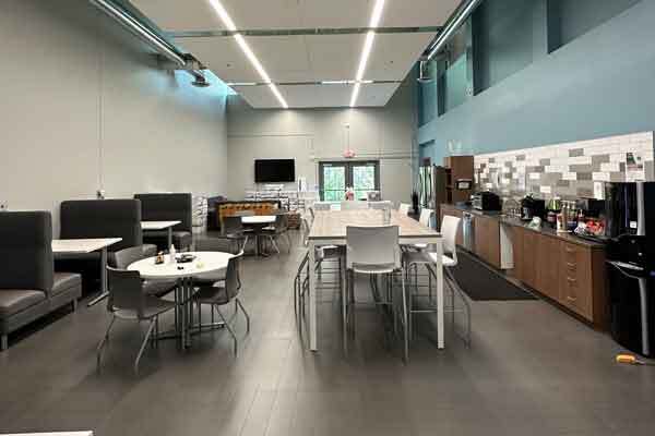 More Photos Of 2500 S Lexington Ave, Mendota Heights Light Distribution For Sale