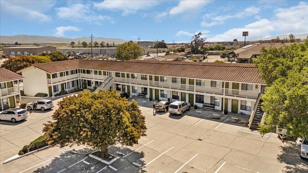 More Photos Of 1013 Front St, Soledad Hotel For Sale