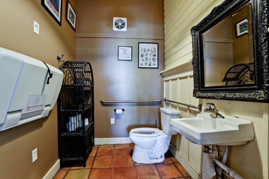 More Photos Of 1503 4th St, Sarasota Restaurant For Lease