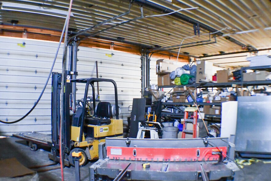 More Photos Of 3000 S 1st St, Clinton Manufacturing For Sale