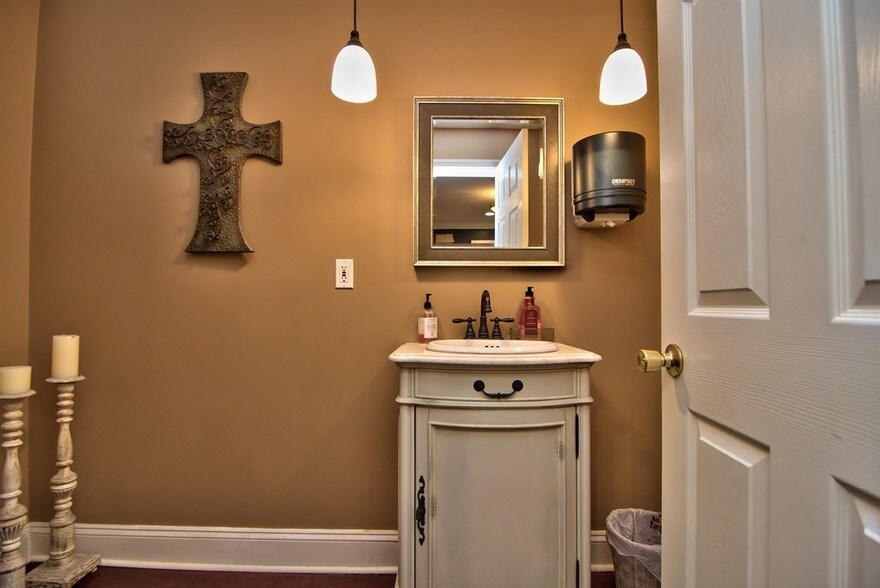 More Photos Of 924 S Main Ave, Scranton General Retail For Sale