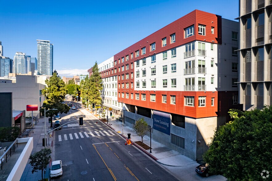 More Photos Of 1100 S Hill St, Los Angeles Apartments For Lease