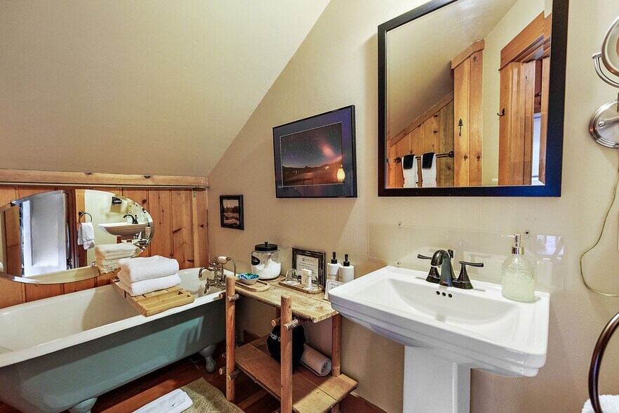 More Photos Of 455 N Oregon St, Jacksonville Hospitality For Sale