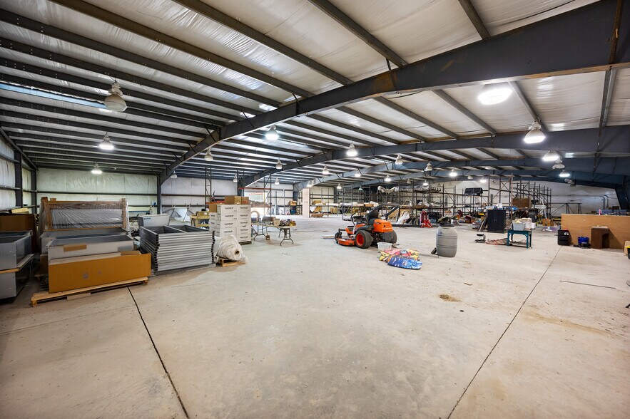 More Photos Of 10462 Hwy 165 S, Forest Hill Warehouse For Sale