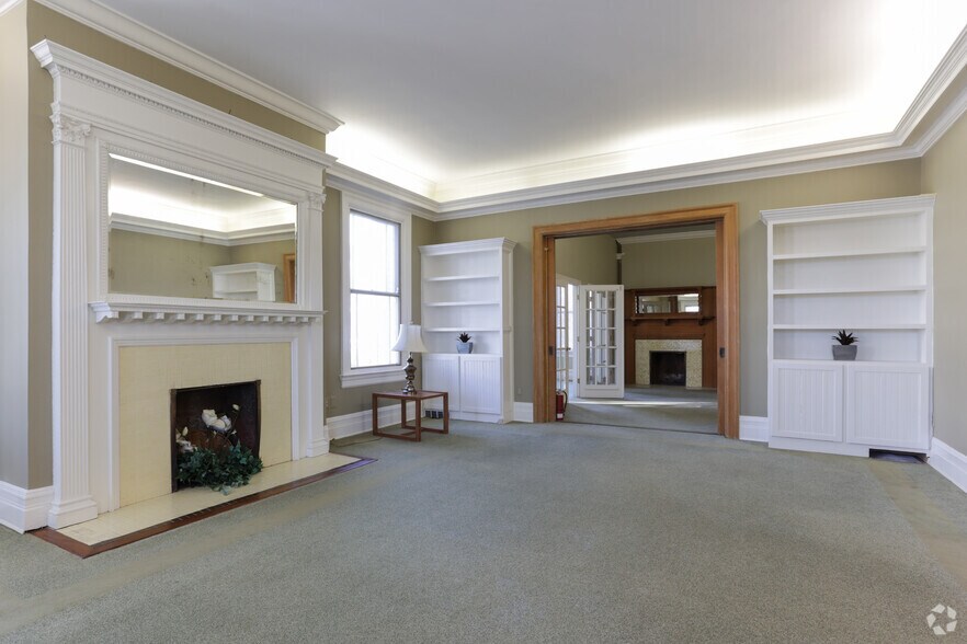 More Photos Of 604 S King St, Leesburg Office For Sale