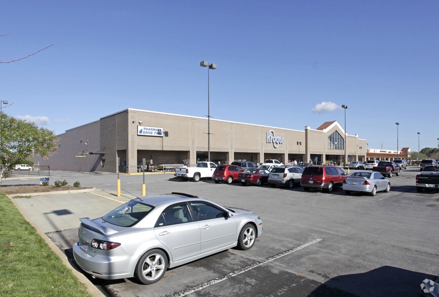 More Photos Of 2327-2369 Memorial Blvd, Murfreesboro Storefront For Sale