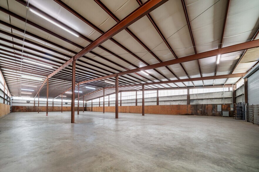 More Photos Of 4909 Fulton St, Houston Warehouse For Lease