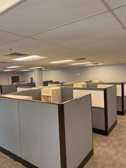 More Photos Of 400 Corporate Dr, Stafford Office For Lease