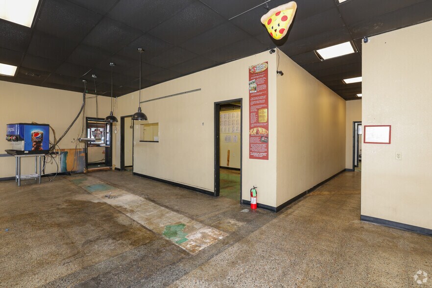 More Photos Of 140 E Main St, Pawhuska General Retail For Sale