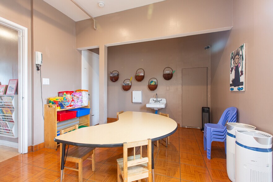 More Photos Of 757 Pier Ave, Santa Monica Office For Sale