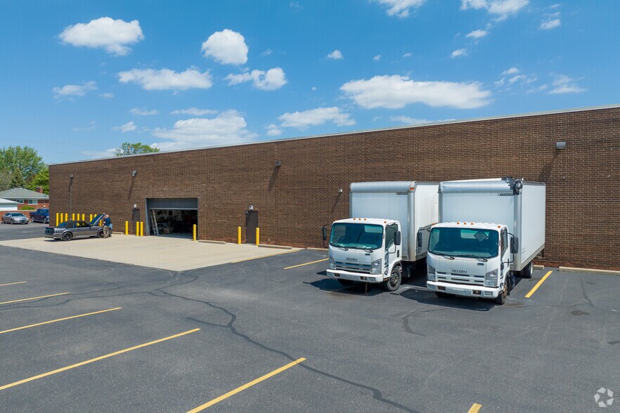 More Photos Of 7215-7423 E 10 Mile Rd, Center Line Storefront For Lease