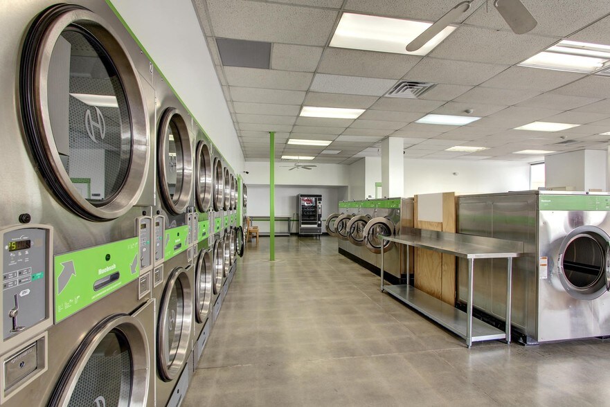 More Photos Of 340 Lashley St, Longmont General Retail For Sale