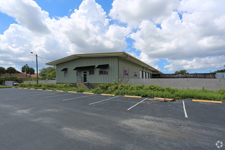 More Photos Of 11150 49th St N, Clearwater Truck Terminal For Lease