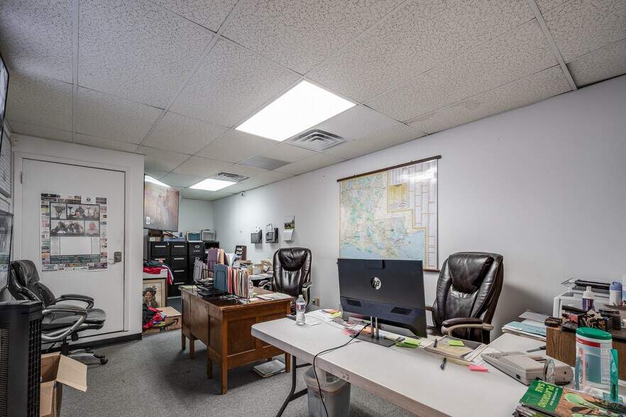 More Photos Of 318 N Washington Ave, Livingston General Retail For Sale