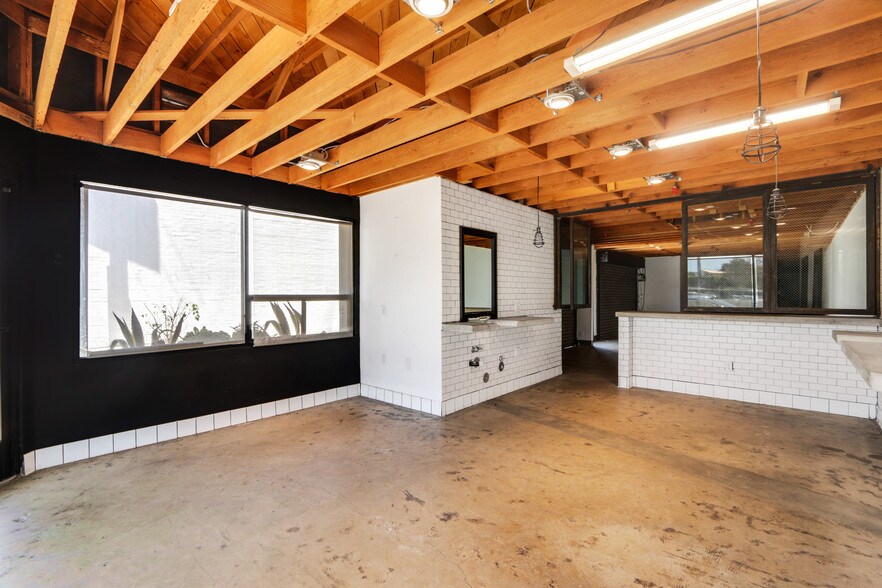 More Photos Of 428 Lincoln Blvd, Venice Freestanding For Sale