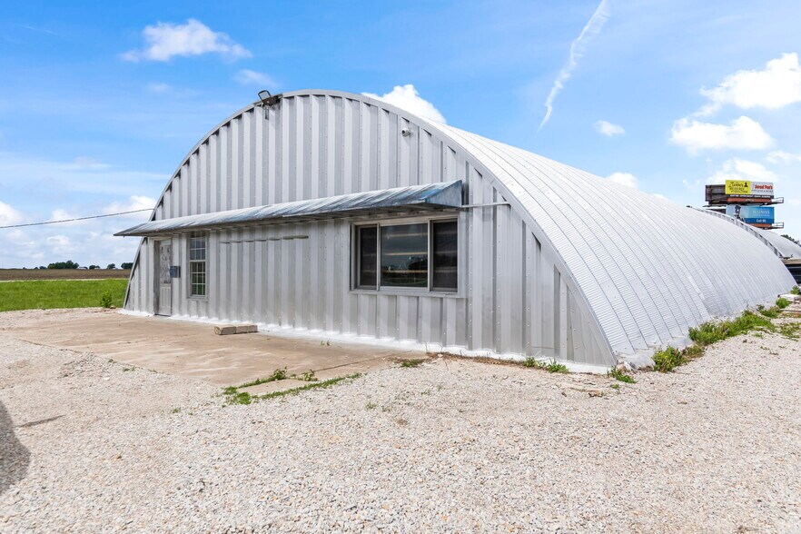 More Photos Of 31000 W Frontage Rd, Farmersville Warehouse For Sale