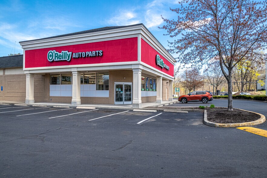 More Photos Of 303 White St, Danbury Auto Repair For Sale