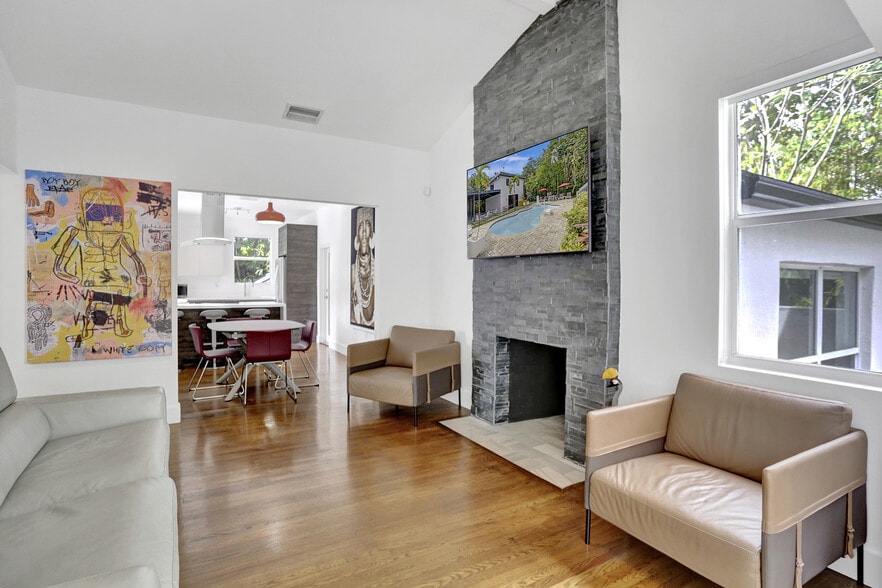 More Photos Of 430 Ne 121st St, Biscayne Park Movie Radio TVStudio For Sale