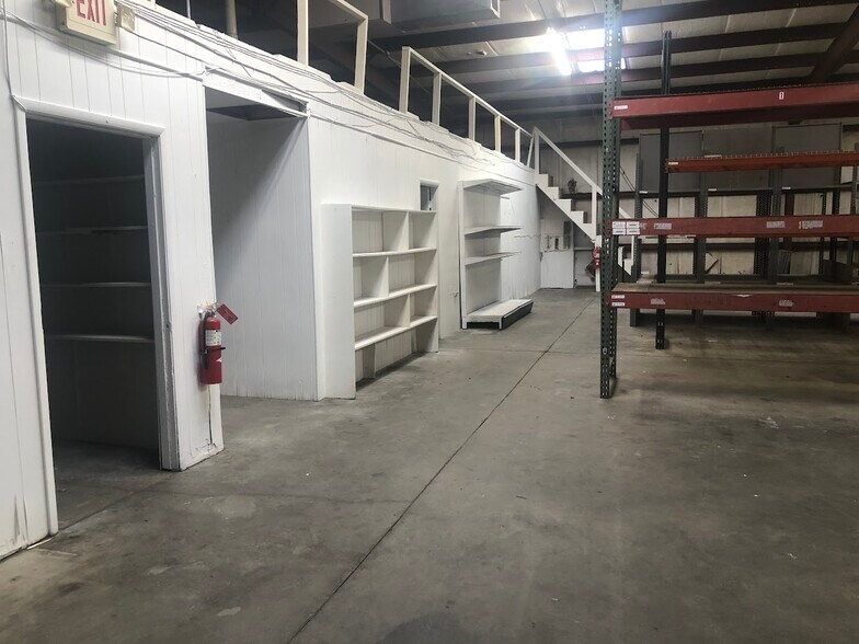 More Photos Of 489 Southgate Rd, Dothan Warehouse For Lease