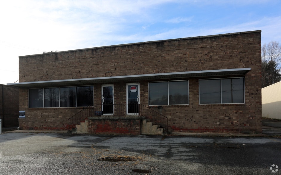More Photos Of 112 S Walnut Cir, Greensboro Warehouse For Sale