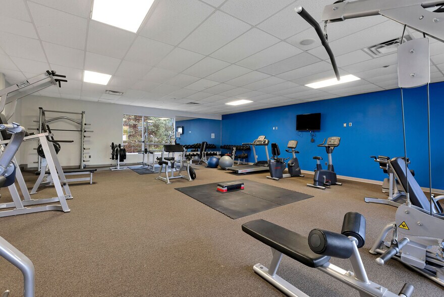 More Photos Of 4400 Port Union Rd, West Chester Light Distribution For Lease