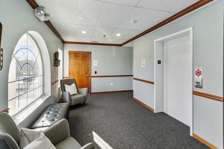 More Photos Of 750 Broad St, Shrewsbury Office For Lease